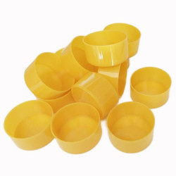 50 Teelichtbecher aus opak-gelbem Kunststoff